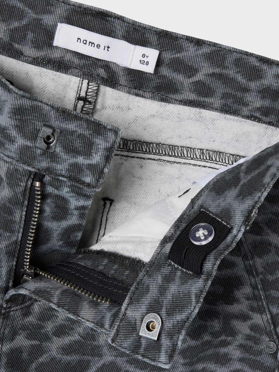 model_shot-front_full